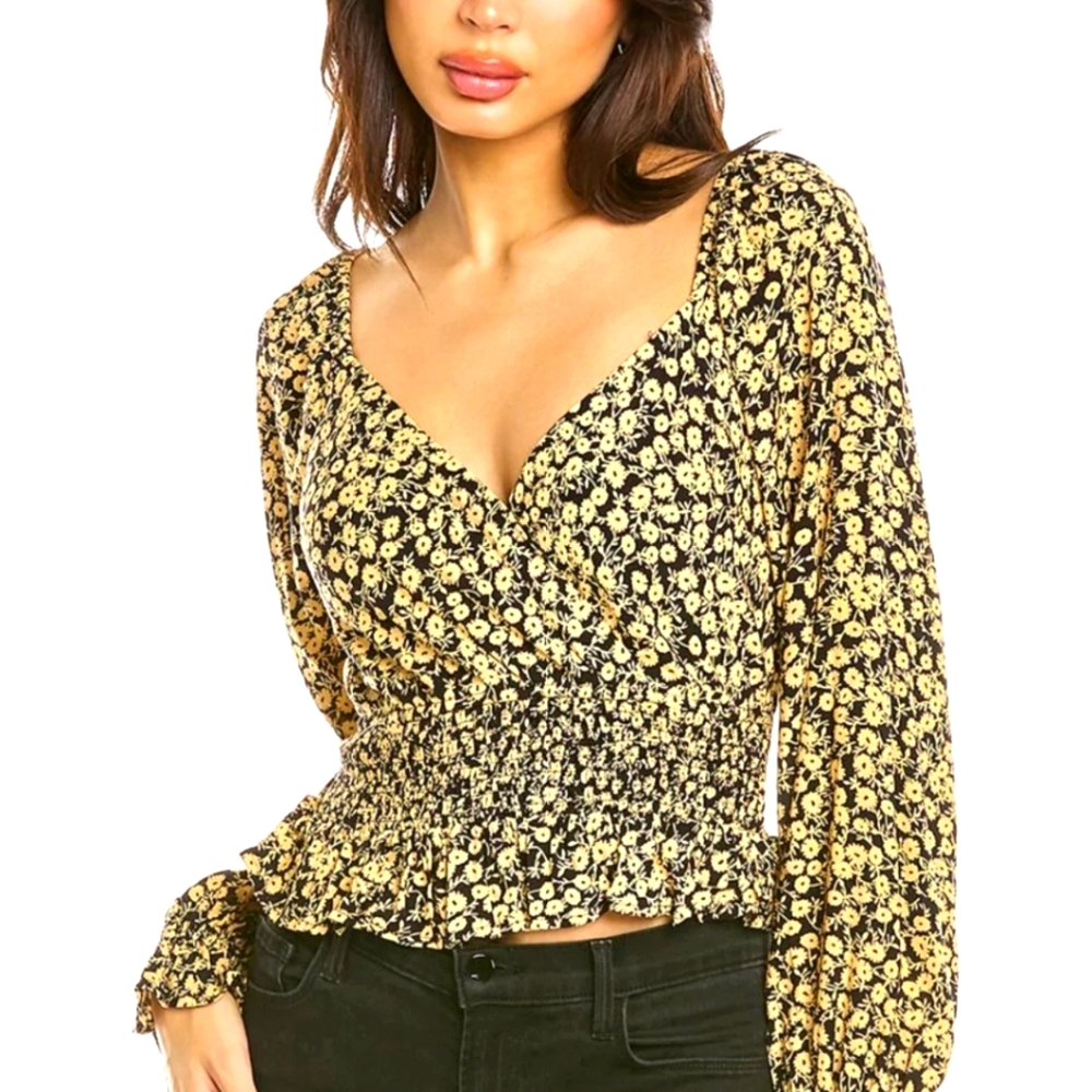 Lost & Wander NWT floral top with elastic waist.